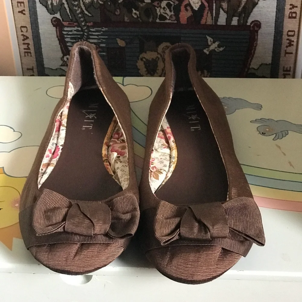 MIX IT CHOCOLATE FLATS BOW LIKE NEW